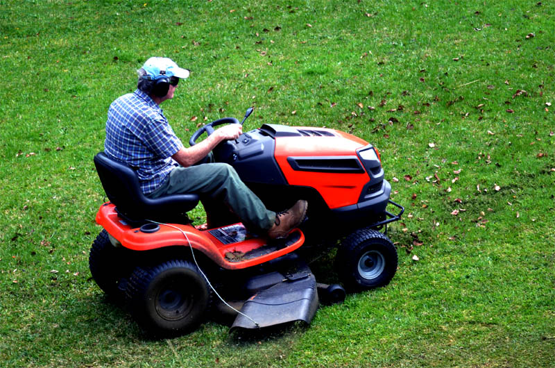 Best Lawn Tractor Under $2000